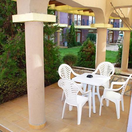 Azura Garden Apartments Chernomorets Bagian luar foto