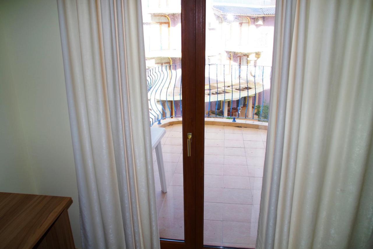 Azura Garden Apartments Chernomorets Bagian luar foto